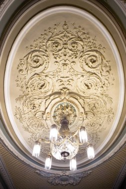 Ukrayna 'nın başkenti Kyiv' deki Lieberman 'ın evinin içinde zengin bir tavan.