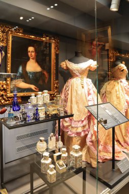 Eski Avrupa parfüm şişeleri (1830-1920)