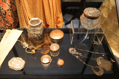 Avrupa 'nın kadın moda klasik aksesuarları (1830-1920)