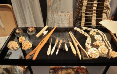  Avrupa 'nın kadın moda klasik aksesuarları (1830-1920)
