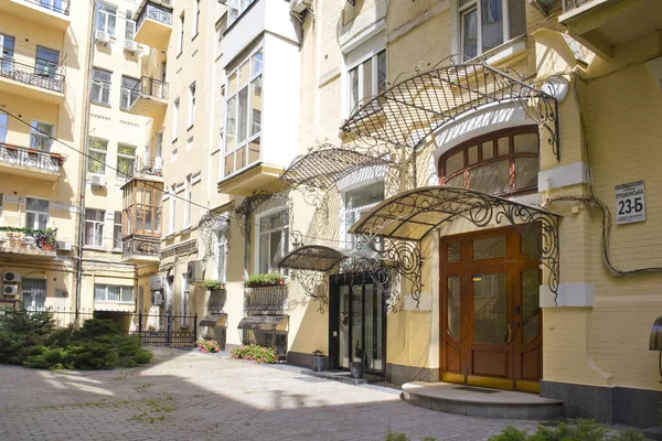 Pátio Vintage Casas Históricas Pushkinskaya Street Kiev Ucrânia — Fotografia de Stock