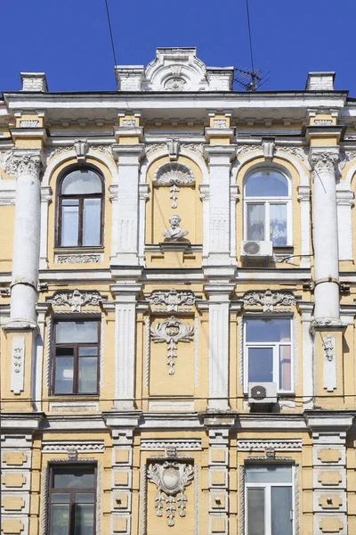 Edificio Histórico Distrito Podol Con Busto Pushkin Kiev Ucrania — Foto de Stock