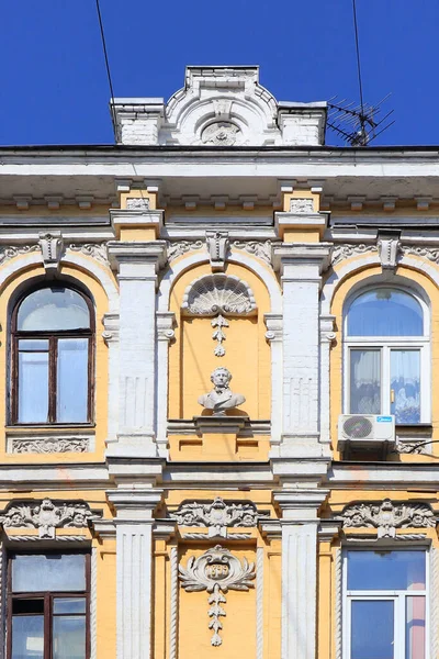 Edificio Histórico Distrito Podol Con Busto Pushkin Kiev Ucrania — Foto de Stock