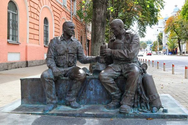 Ukraynalı itfaiyeci ve Ukrayna, Kyiv 'deki polis anıtı