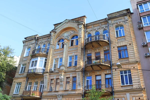 ウクライナ キエフのホンチャラ通りにある歴史的建造物 — ストック写真
