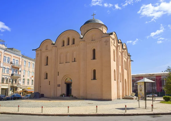 Церковь Успения Пресвятой Богородицы Богородицы Пирогощи Подоле Киеве Украина — стоковое фото