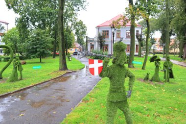  Volodymyr Tarih Müzesi yakınlarındaki parktaki heykeller, Ukrayna 'nın Volodymyr-Volynsky kentindeki O. M. Dvernytskyi' nin adını almıştır.