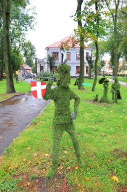  Volodymyr Tarih Müzesi yakınlarındaki parktaki heykeller, Ukrayna 'nın Volodymyr-Volynsky kentindeki O. M. Dvernytskyi' nin adını almıştır.