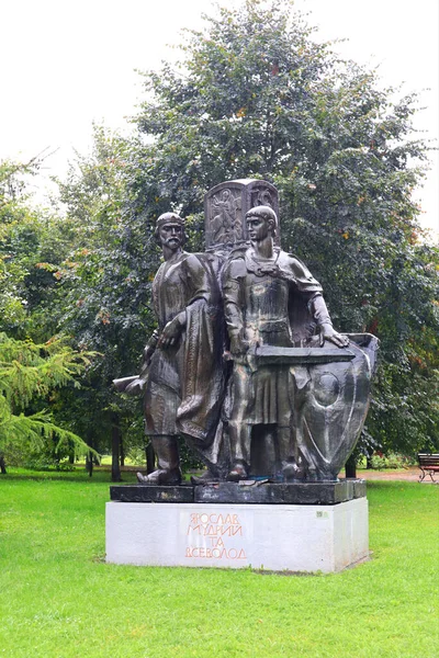 Monument Över Gamla Ryska Prinsar Park Slovyanskyi Volodymyr Volynsky Ukraina — Stockfoto