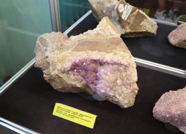 Ametist Kristallerinin yakın görüntüsü