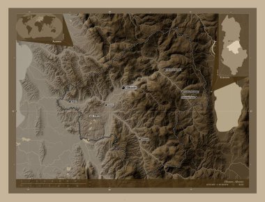 Elbasan, Arnavutluk Eyaleti. Yükseklik haritası sepya tonlarında göller ve nehirlerle renklendirilmiş. Bölgenin büyük şehirlerinin yerleri ve isimleri. Köşedeki yedek konum haritaları