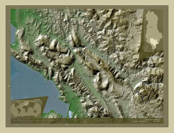 アルバニアの郡Gjirokaster 湖や川とWikiスタイルで着色された標高マップ 地域の主要都市の位置と名前 コーナー補助位置図 — ストック写真