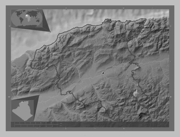 アルジェリアのチェフ州 湖や川とグレースケールの標高マップ コーナー補助位置図 — ストック写真