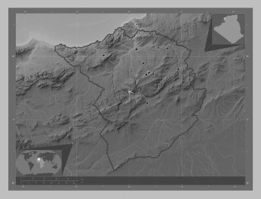 Tlemcen, Cezayir vilayeti. Gölleri ve nehirleri olan gri tonlama yükseklik haritası. Bölgenin büyük şehirlerinin yerleri. Köşedeki yedek konum haritaları