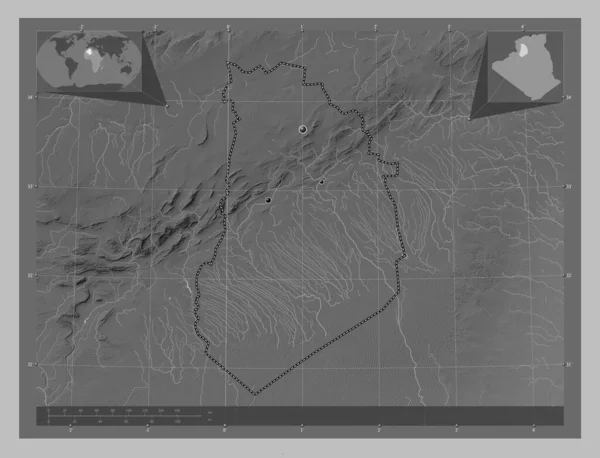 阿尔及利亚巴伐利亚省 带有湖泊和河流的灰度高程图 该区域主要城市的所在地点 角辅助位置图 — 图库照片