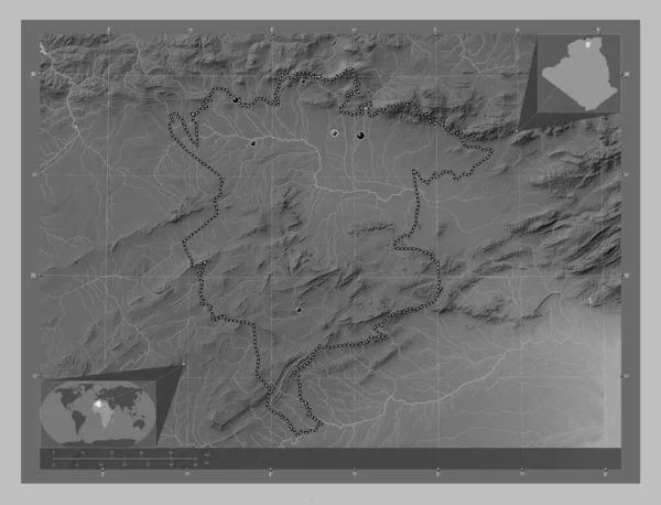 Sila 阿尔及利亚省 带有湖泊和河流的灰度高程图 该区域主要城市的所在地点 角辅助位置图 — 图库照片