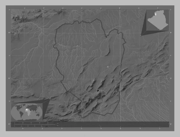 阿尔及利亚Naama省 带有湖泊和河流的灰度高程图 该区域主要城市的所在地点 角辅助位置图 — 图库照片