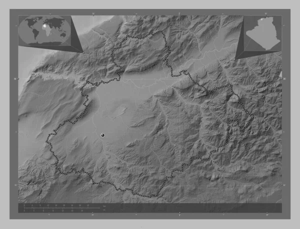 アルジェリアのレリジン県 湖や川とグレースケールの標高マップ コーナー補助位置図 — ストック写真