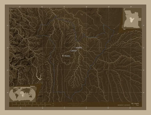 Bie, Angola vilayeti. Yükseklik haritası sepya tonlarında göller ve nehirlerle renklendirilmiş. Bölgenin büyük şehirlerinin yerleri ve isimleri. Köşedeki yedek konum haritaları