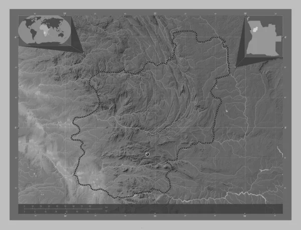 アンゴラ共和国のカカンサ ノルテ州 湖や川とグレースケールの標高マップ コーナー補助位置図 — ストック写真