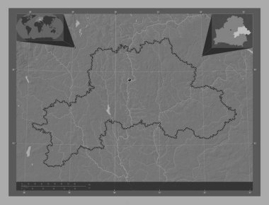 Mahilyow, Belarus bölgesi. Göllü ve nehirli çift katlı yükseklik haritası. Köşedeki yedek konum haritaları