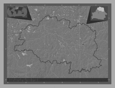 Vitsyebsk, Belarus bölgesi. Göllü ve nehirli çift katlı yükseklik haritası. Köşedeki yedek konum haritaları