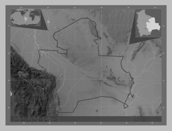 ボリビアのサンタ クルスだ 湖や川とグレースケールの標高マップ コーナー補助位置図 — ストック写真