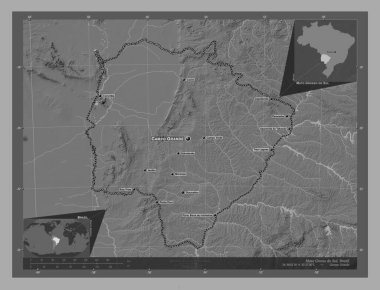Mato Grosso do Sul, Brezilya eyaleti. Göllü ve nehirli çift katlı yükseklik haritası. Bölgenin büyük şehirlerinin yerleri ve isimleri. Köşedeki yedek konum haritaları
