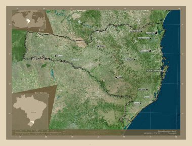 Santa Catarina, Brezilya eyaleti. Yüksek çözünürlüklü uydu. Bölgenin büyük şehirlerinin yerleri ve isimleri. Köşedeki yedek konum haritaları