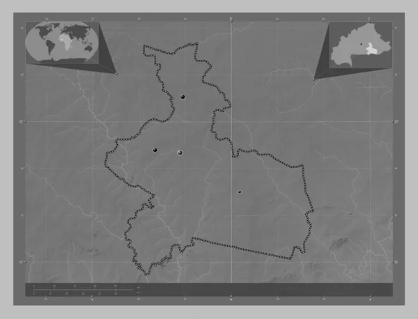 ブルキナファソの地域の中心部東 湖や川とグレースケールの標高マップ 地域の主要都市の場所 コーナー補助位置図 — ストック写真