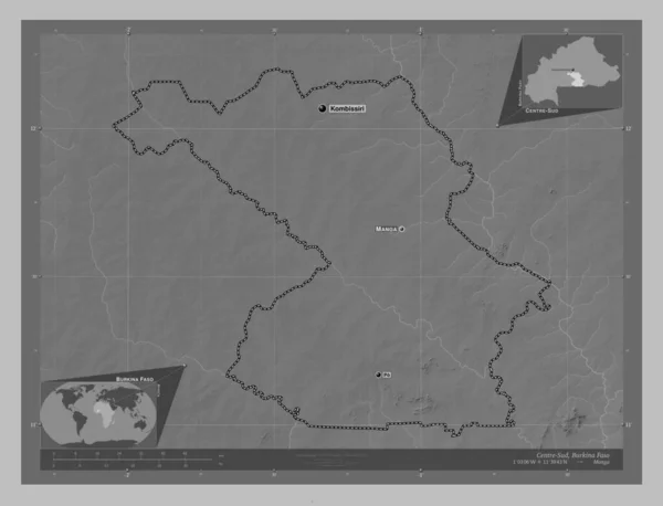 ブルキナファソの中心部に位置する 湖や川とグレースケールの標高マップ 地域の主要都市の位置と名前 コーナー補助位置図 — ストック写真