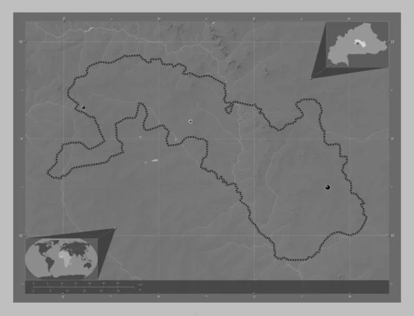 ブルキナファソの高原中央部 湖や川とグレースケールの標高マップ 地域の主要都市の場所 コーナー補助位置図 — ストック写真