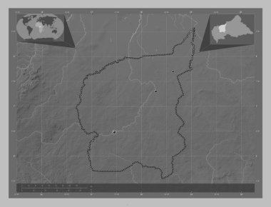Ouham, Orta Afrika Cumhuriyeti vilayeti. Gölleri ve nehirleri olan gri tonlama yükseklik haritası. Bölgenin büyük şehirlerinin yerleri. Köşedeki yedek konum haritaları