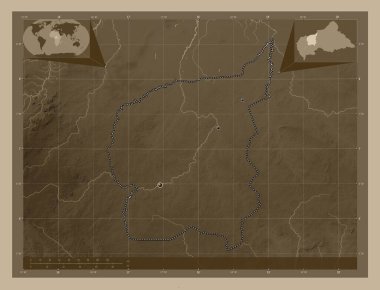 Ouham, Orta Afrika Cumhuriyeti vilayeti. Yükseklik haritası sepya tonlarında göller ve nehirlerle renklendirilmiş. Bölgenin büyük şehirlerinin yerleri. Köşedeki yedek konum haritaları