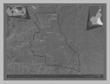 Est, Kamerun bölgesi. Gölleri ve nehirleri olan gri tonlama yükseklik haritası. Bölgenin büyük şehirlerinin yerleri ve isimleri. Köşedeki yedek konum haritaları