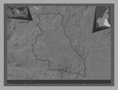 Est, Kamerun bölgesi. Göllü ve nehirli çift katlı yükseklik haritası. Köşedeki yedek konum haritaları