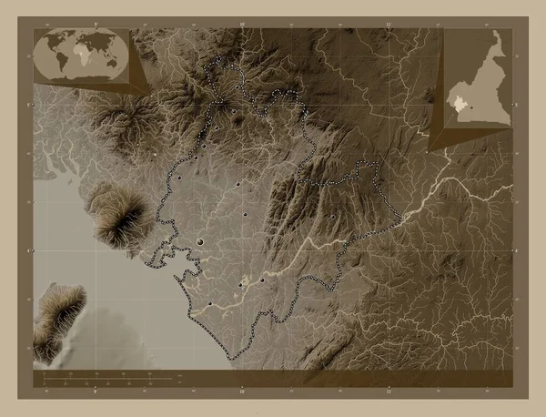 カメルーンの地方出身 湖や川とセピアトーンで着色された標高マップ 地域の主要都市の場所 コーナー補助位置図 — ストック写真