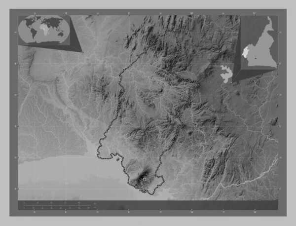 西偏南 喀麦隆地区 带有湖泊和河流的灰度高程图 角辅助位置图 — 图库照片