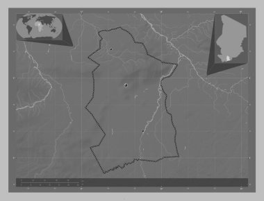 Mandoul, Chad bölgesi. Gölleri ve nehirleri olan gri tonlama yükseklik haritası. Bölgenin büyük şehirlerinin yerleri. Köşedeki yedek konum haritaları