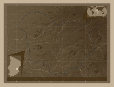 Ouaddai, Çad bölgesi. Yükseklik haritası sepya tonlarında göller ve nehirlerle renklendirilmiş. Köşedeki yedek konum haritaları