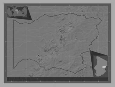 Wadi Fira, Çad bölgesi. Göllü ve nehirli çift katlı yükseklik haritası. Bölgenin büyük şehirlerinin yerleri. Köşedeki yedek konum haritaları