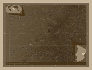 Wadi Fira, Çad bölgesi. Yükseklik haritası sepya tonlarında göller ve nehirlerle renklendirilmiş. Köşedeki yedek konum haritaları