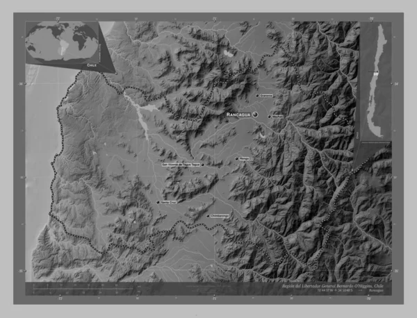 地域デルLibertador一般Bernardo Higgins チリの地域 湖や川とグレースケールの標高マップ 地域の主要都市の位置と名前 コーナー補助位置図 — ストック写真
