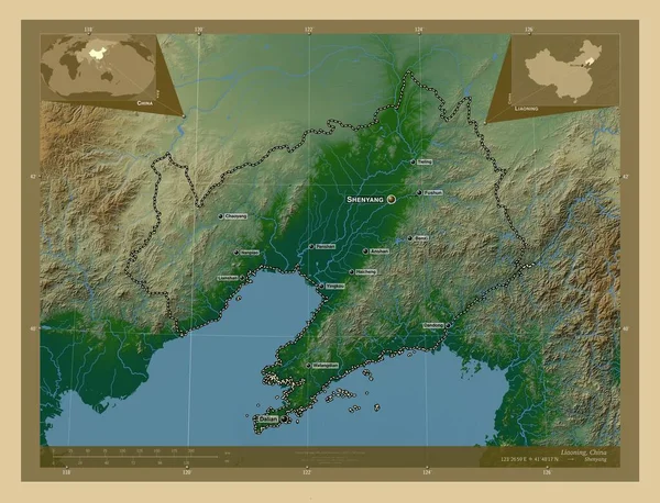 中国の省 遼寧省 湖や川と色の標高マップ 地域の主要都市の位置と名前 コーナー補助位置図 — ストック写真