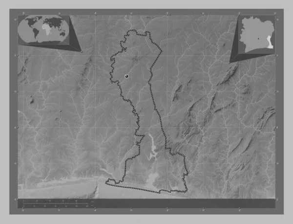 Comoe 科特迪瓦区 带有湖泊和河流的灰度高程图 角辅助位置图 — 图库照片