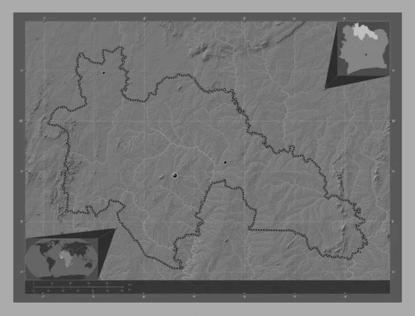 サバンヌ ディヴォワール県 湖や川と二階の標高マップ 地域の主要都市の場所 コーナー補助位置図 — ストック写真