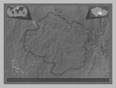 Kraj Vysocina, Çek Cumhuriyeti bölgesi. Gölleri ve nehirleri olan gri tonlama yükseklik haritası. Köşedeki yedek konum haritaları