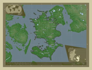 Sjlland, Danimarka bölgesi. Yükseklik haritası göller ve nehirlerle wiki tarzında renklendirilmiş. Bölgenin büyük şehirlerinin yerleri ve isimleri. Köşedeki yedek konum haritaları