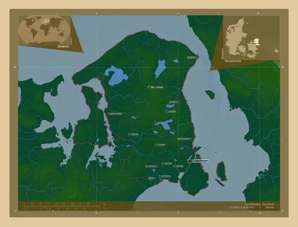 デンマークの領域を保持しています 湖や川と色の標高マップ 地域の主要都市の位置と名前 コーナー補助位置図 — ストック写真