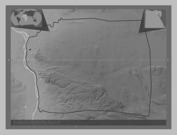 Qahirah 埃及省 带有湖泊和河流的灰度高程图 角辅助位置图 — 图库照片
